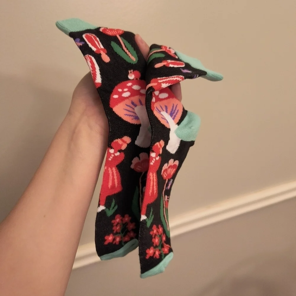 Adorable Colorful Mushroom Pattern High Rise Socks-Red, Pink,Green,and Black